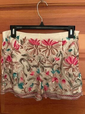 RATE L'ATISTE Embroidered Cream Floral Shorts - women’s L - EUC